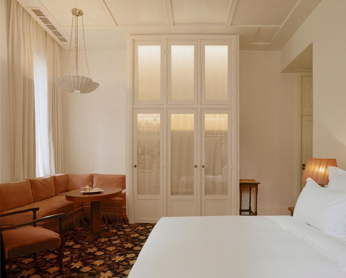 Chateau Voltaire Paris Exterior photo