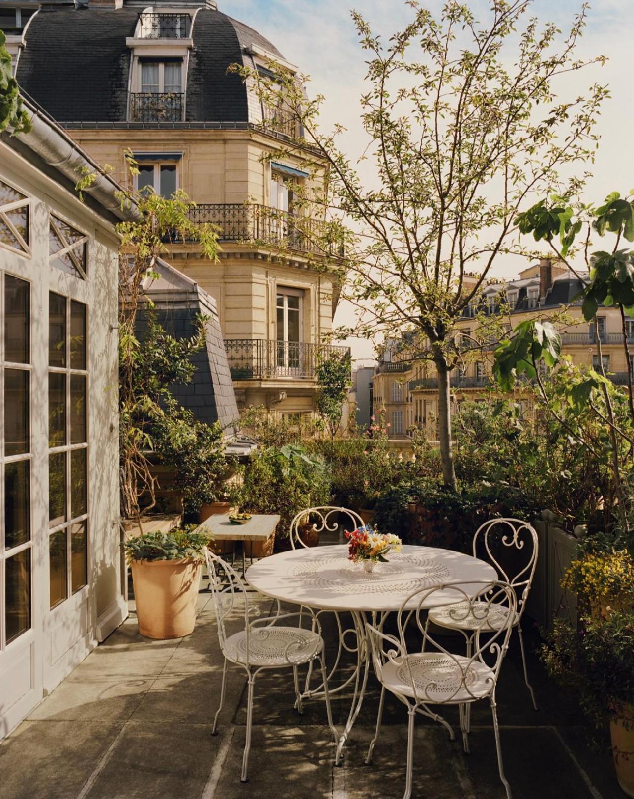 Chateau Voltaire Paris Exterior photo